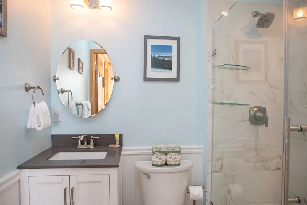 2800 Slopeside 2 Bedroom Condo by RedAwning