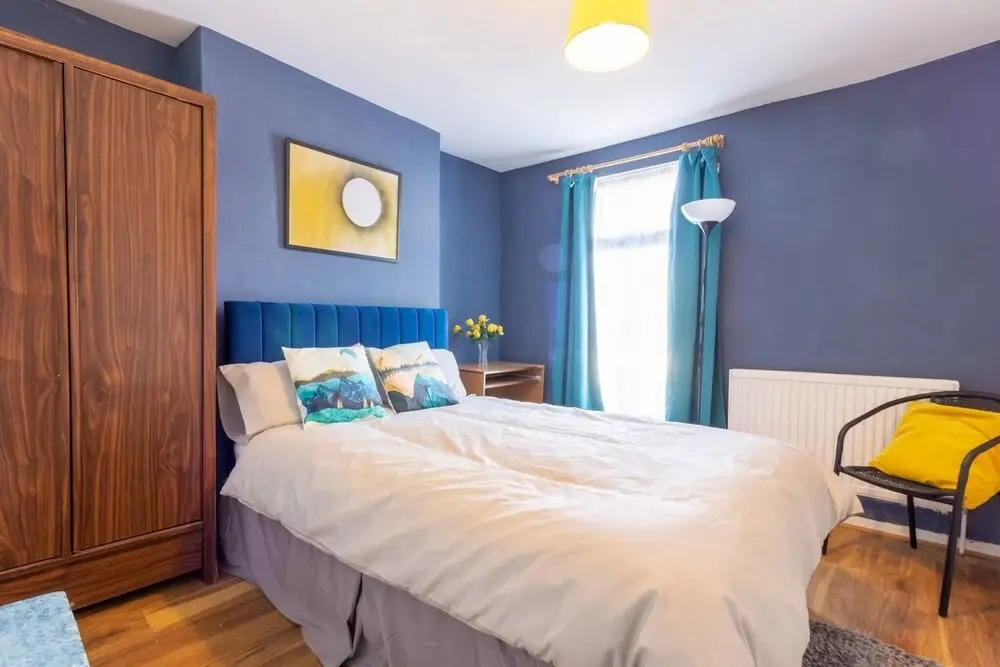 Authentic London - Four Bedroom Victorian House