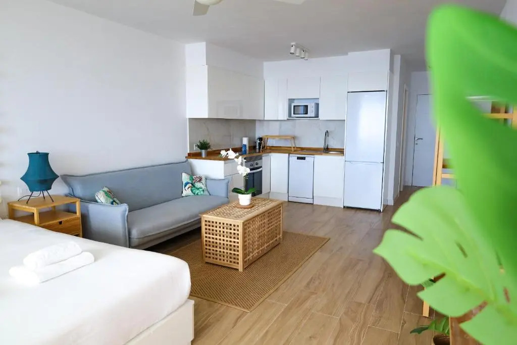 Cosy Sea View Studio FREE WIFI