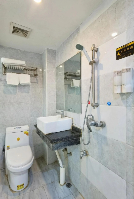 Kailaifu Haoting Hotel (Nanning Binhu Road Metro Station)