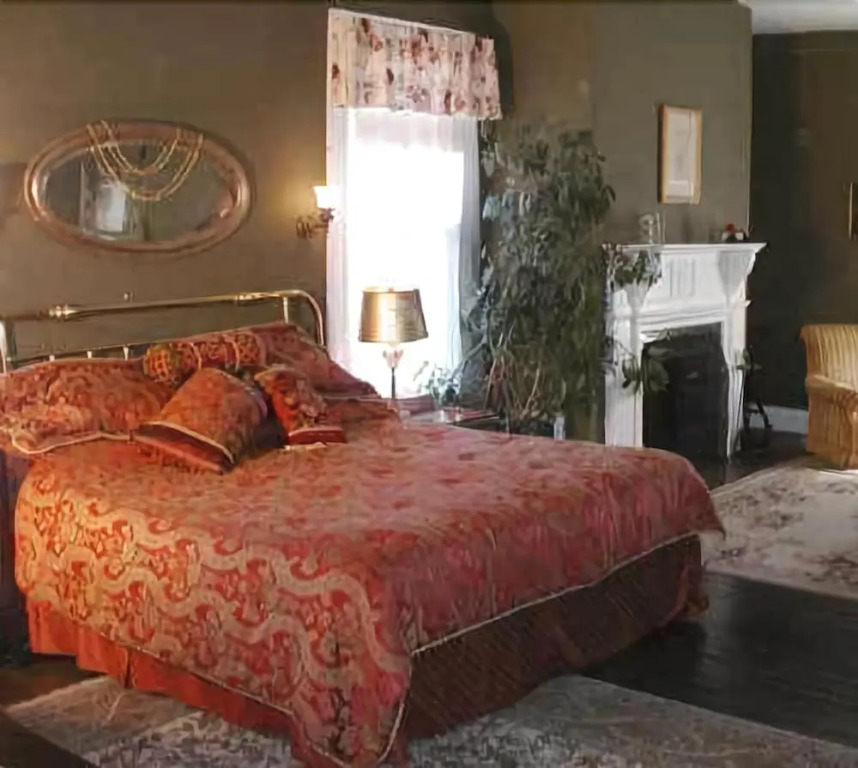 Eden Manor