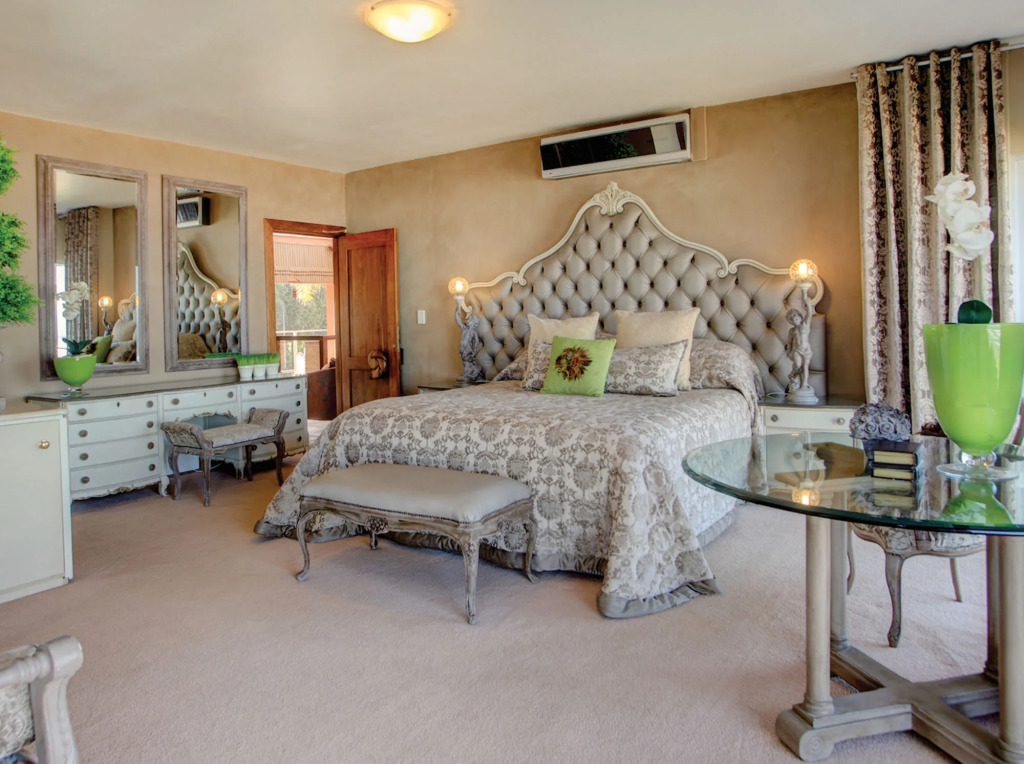 SEASENSE Boutique Beach Villa