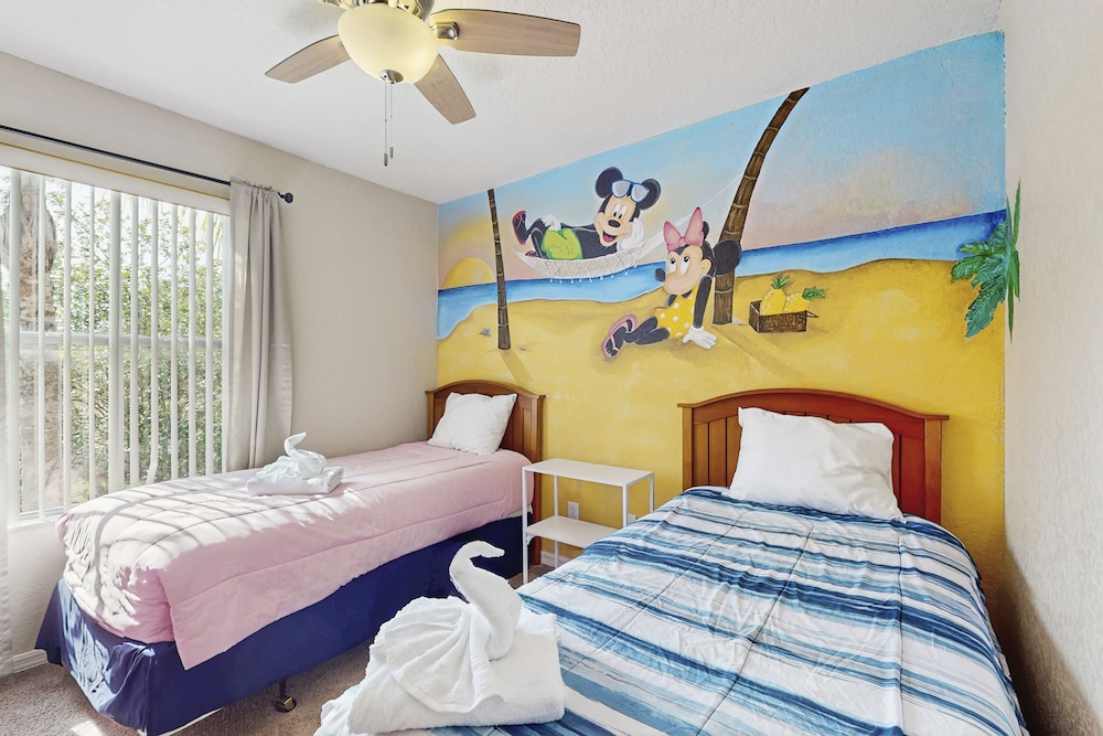 Wonderful, Two-level Home Close to Theme Parks With W/d, Central AC & Patio