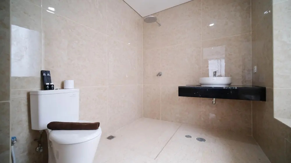 Nice 3Br Connected To Mall At Grand Sungkono Lagoon Apartment