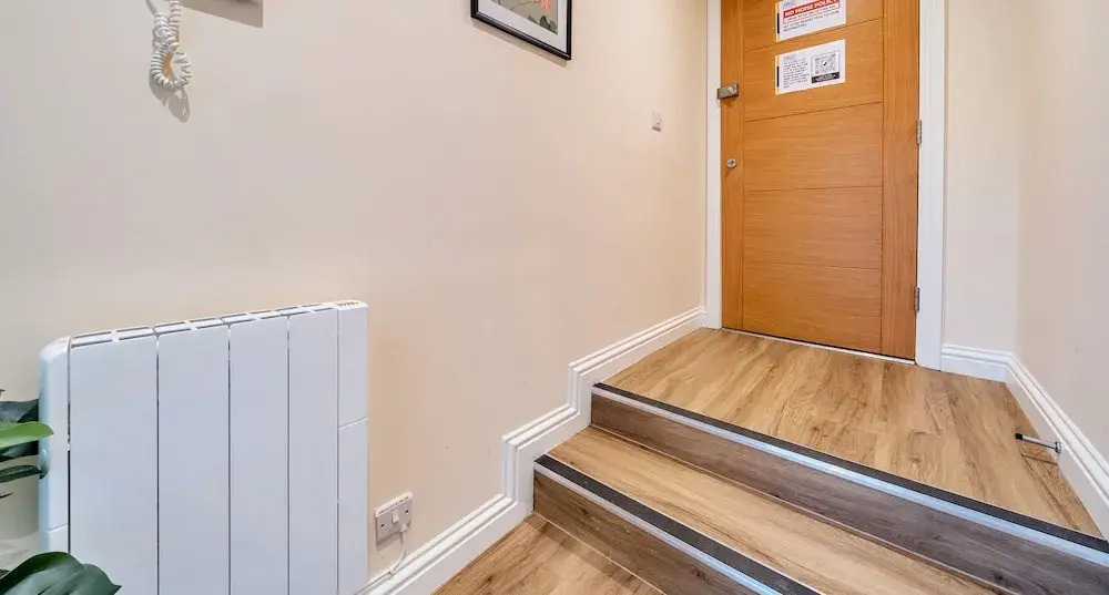 London Street Apt By REDWOOD STAYS