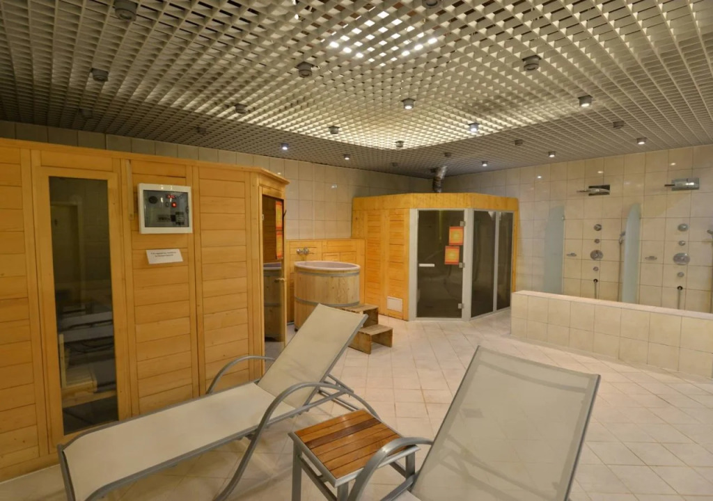 Hotel Aro Palace
