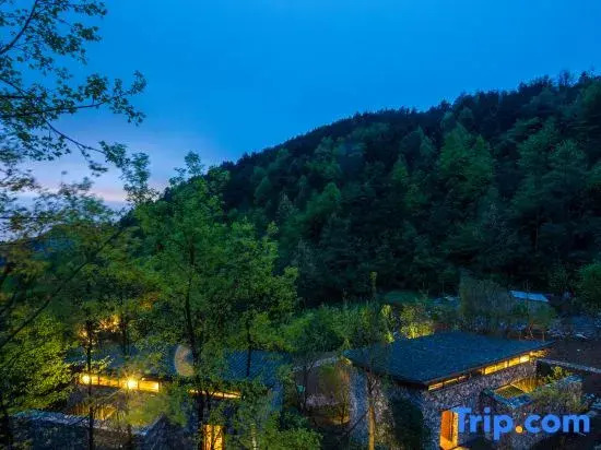 Shenqiuli Hidden World Resort Villa (Wulong Xiannvshan Branch)