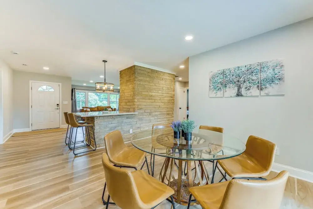 Charming Charlotte Home: 2 Mi to Downtown!