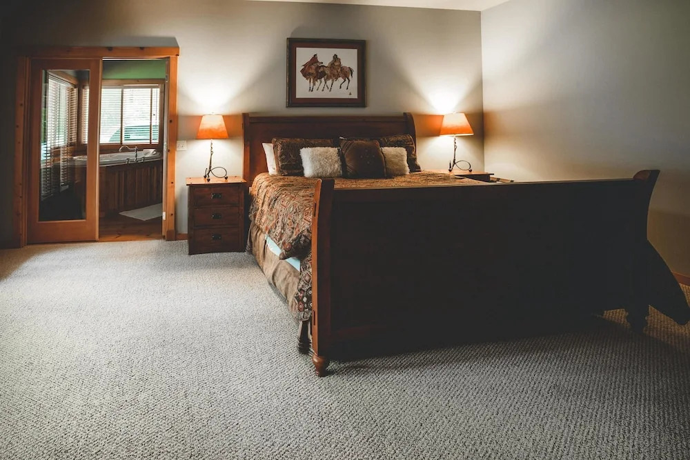 Serenity Pines Lodge in Shugart Flats