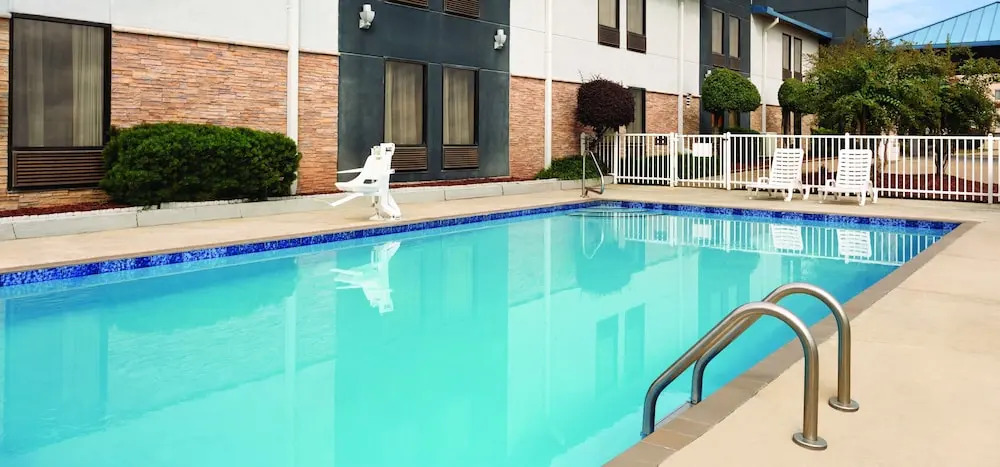 HomeTown Hotel Bryant