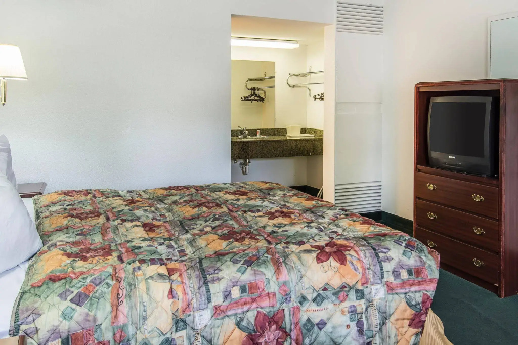 Econo Lodge & Suites Spokane