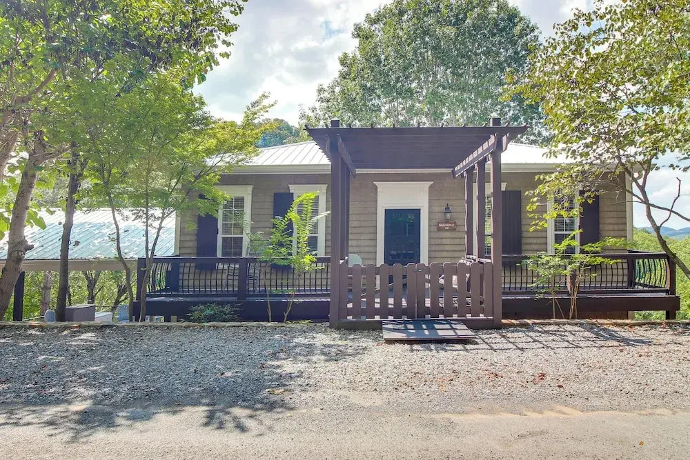 Lake View Home in Silver Point: Walk to Marina