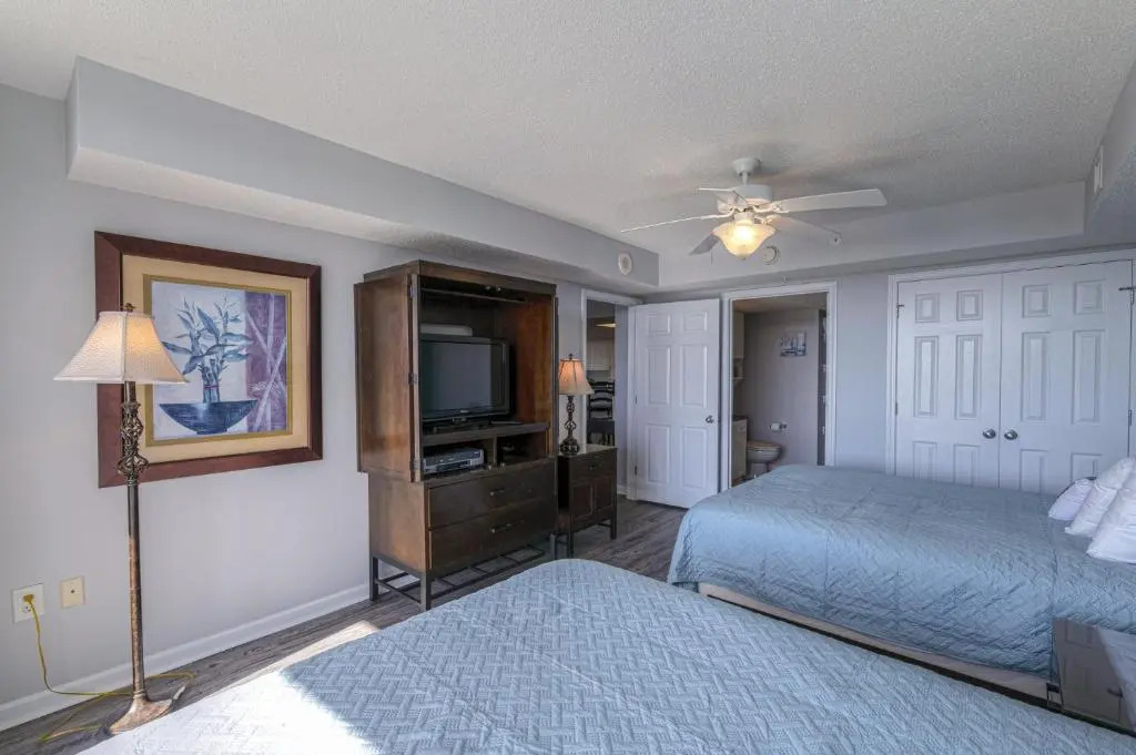 Yacht Club Villas #1-703