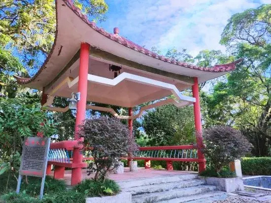 Longmen Changsong Hot Spring Hotel