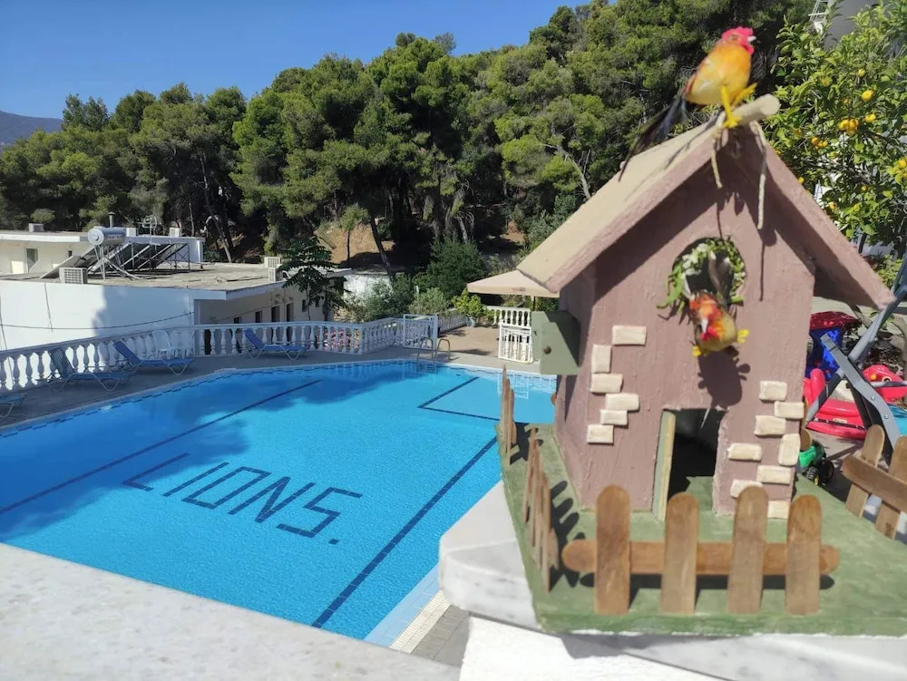 Lions Poros Apartments