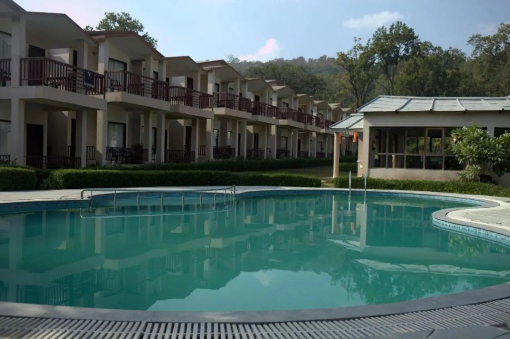 Corbett Rattan Elwood Resort