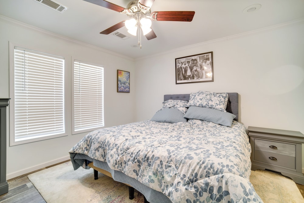 Charleston Home w/ Porch - 3 Mi to Folly Beach!