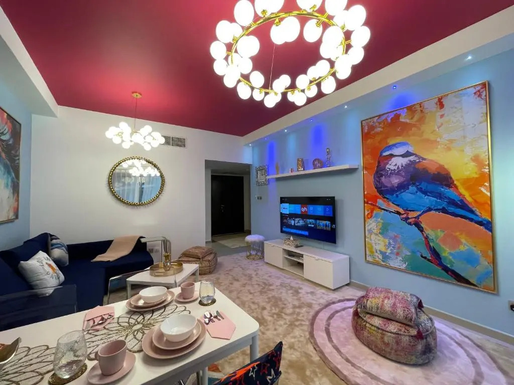 Art-Centric Signature Apartment With Beach-View