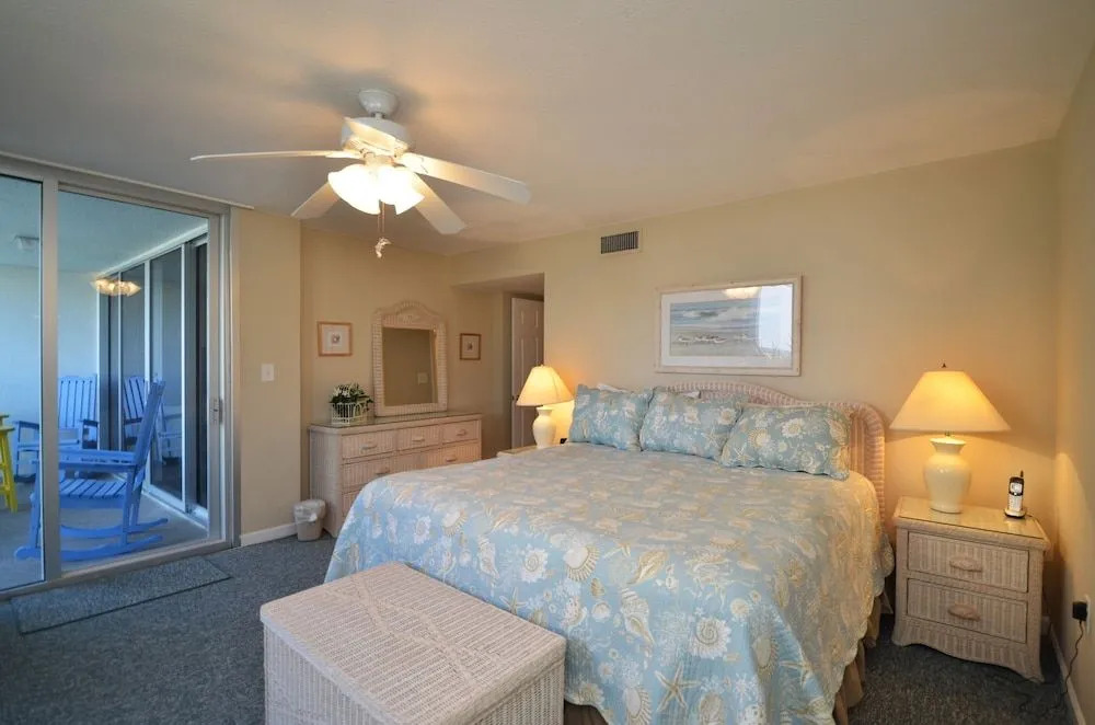 Shoreline 3024 Condo by RedAwning