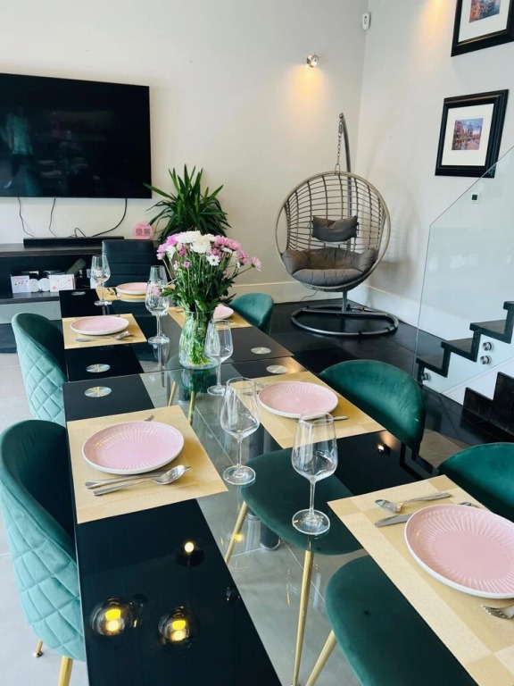 Dream House London With ac, Gym, hot Tub, Cinema