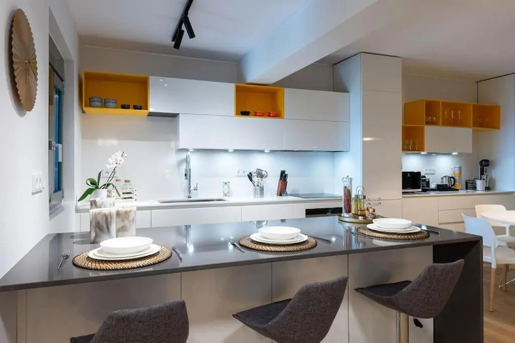 Large Elegant Studio, Kalathi Home Suites in Verga