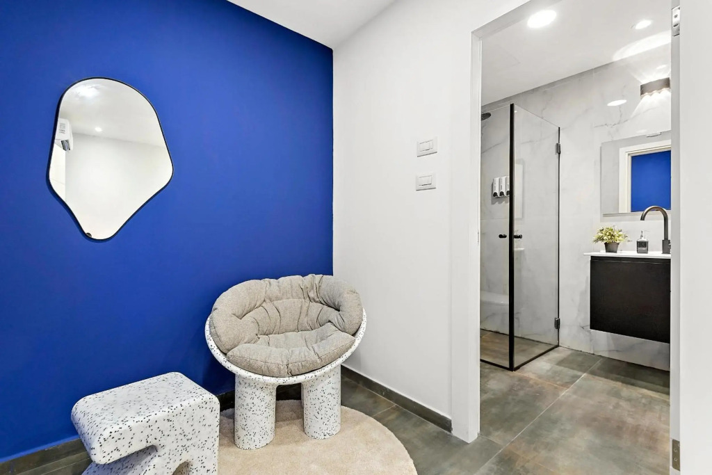 Fresh new place, central right next to the beach M3