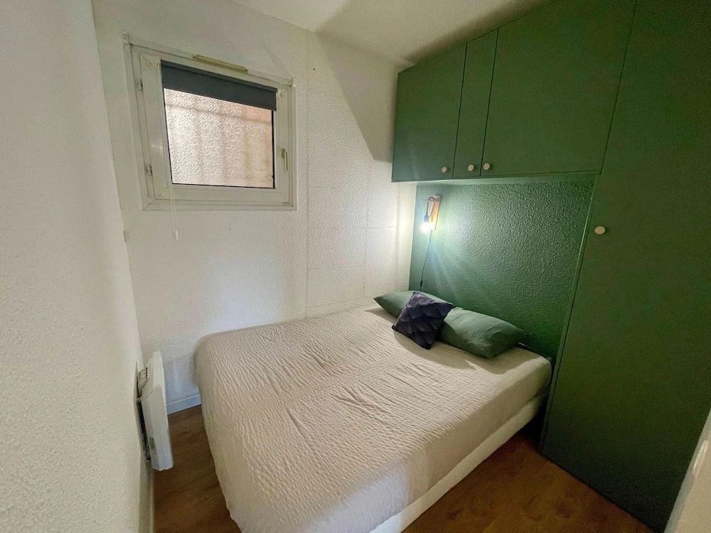 Apartment With Garden and Pool Access