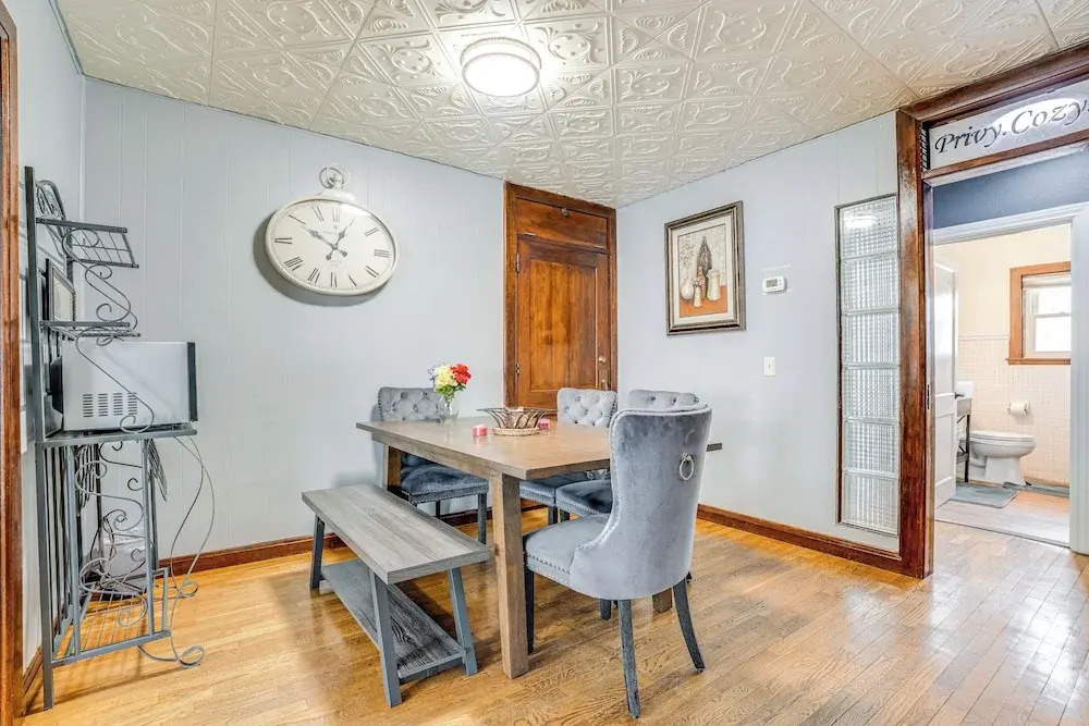 4 Mi to Dtwn Kalamazoo: Central Apt