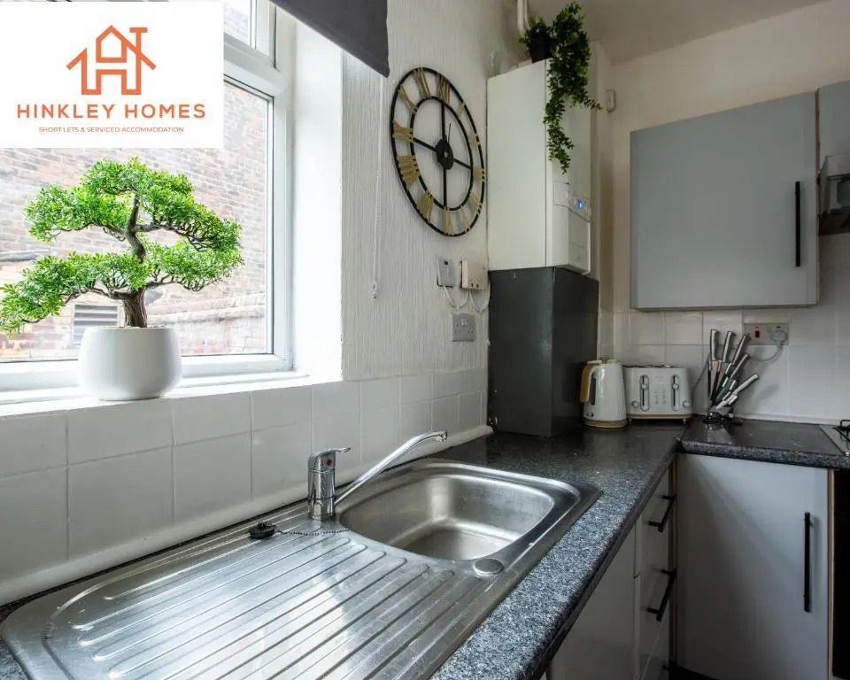 Stanley House - 7 doubles! - Parking! - City Links By Hinkley Homes Short Lets & Serviced Accommodation