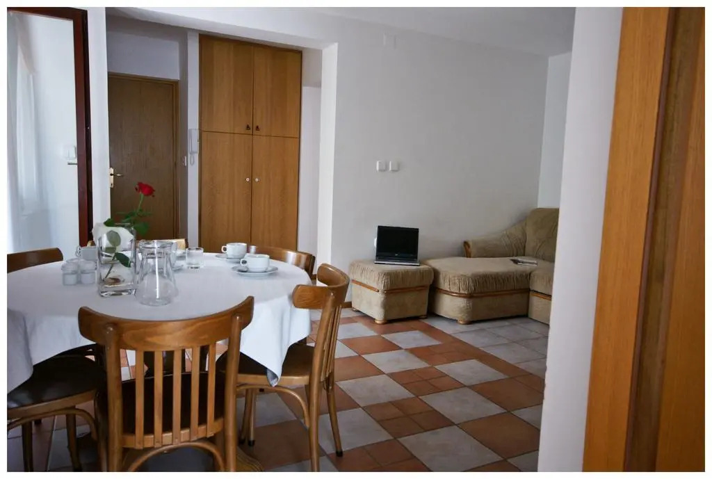 Apartments and Rooms Degra