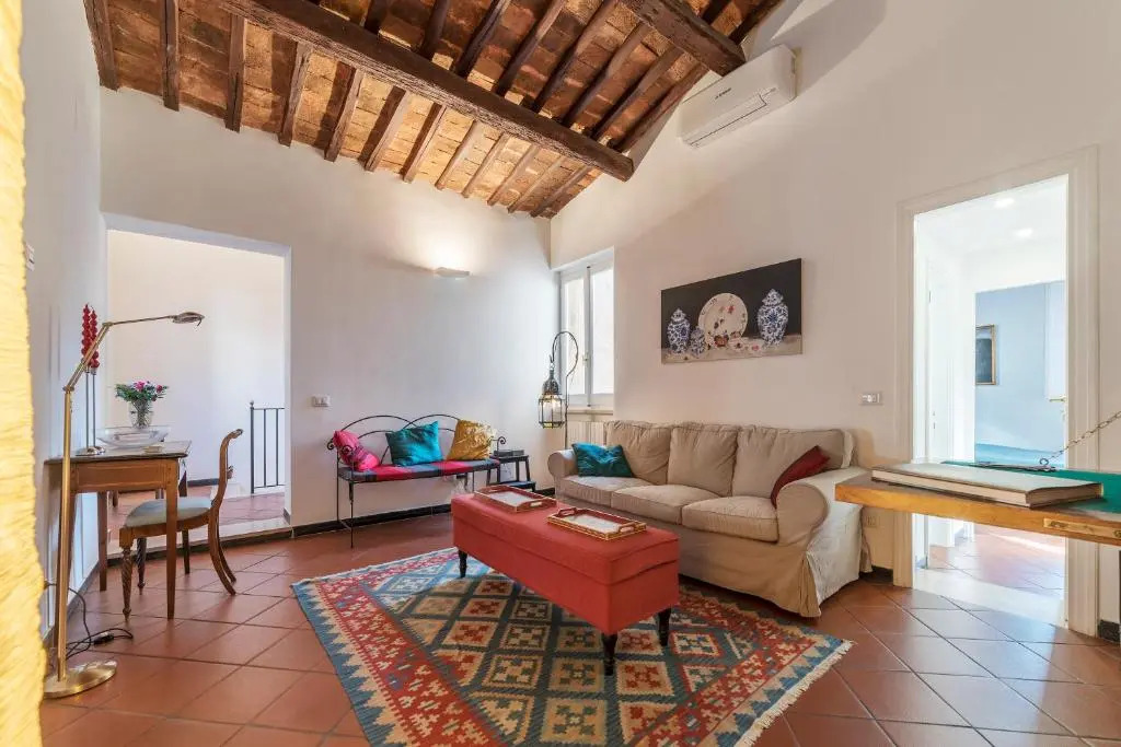 Three bedrooms in world-famous Via Giulia - Wifi, A/C, Washing machine