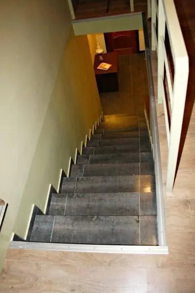 Lee Apartments