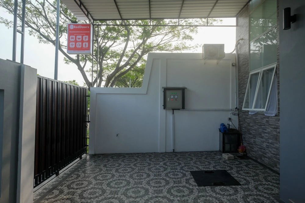 RedDoorz near Kawasan Bandara Ahmad Yani Semarang 2