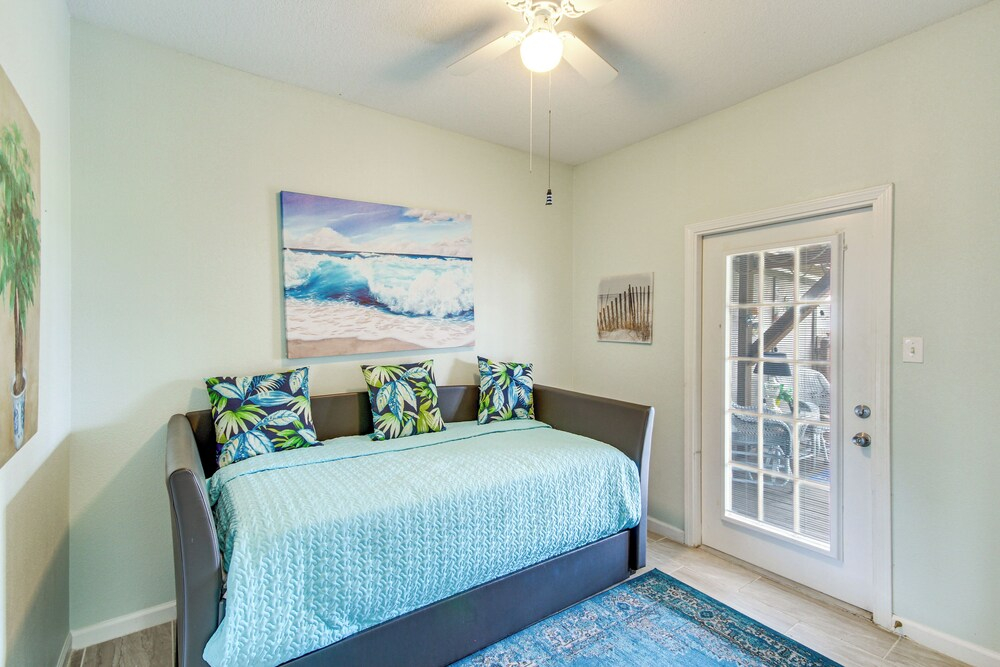 Stroll to Beach! 3BR Gulfport Escape, Pool Access
