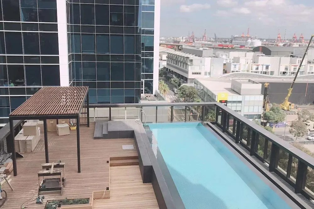 STAY&CO Serviced Apartments Docklands Drive