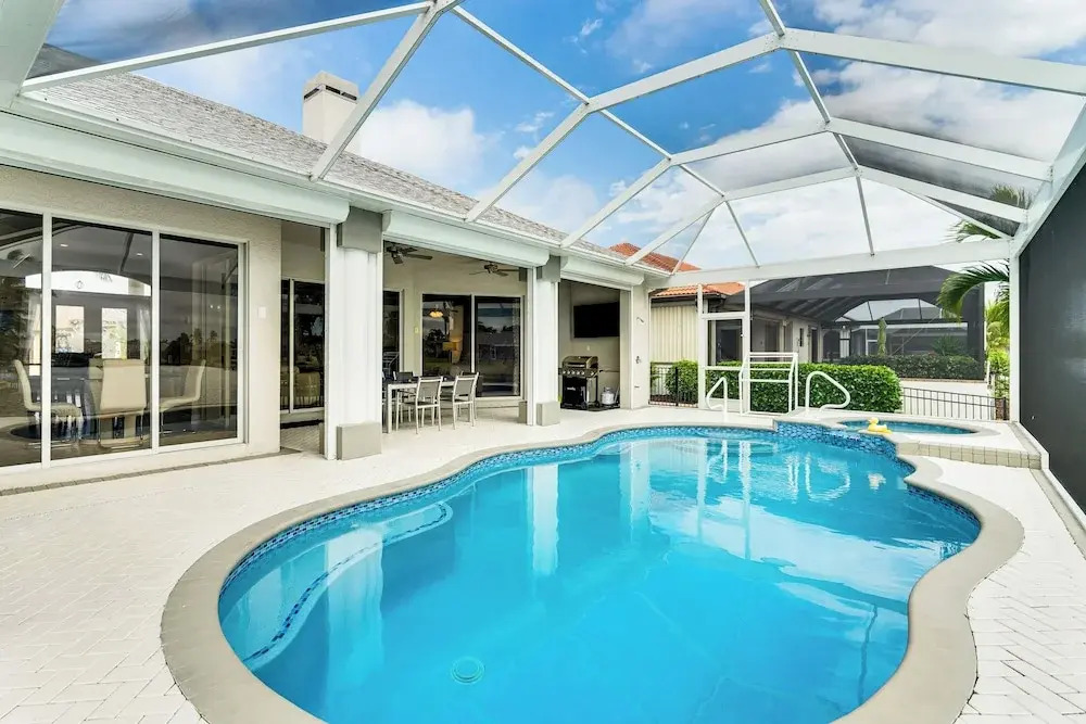 Canalfront Pool & Hot Tub: Home in Cape Coral