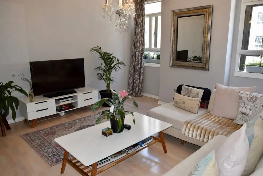 Beautiful Apartment in The Piazza With Pool and Gym
