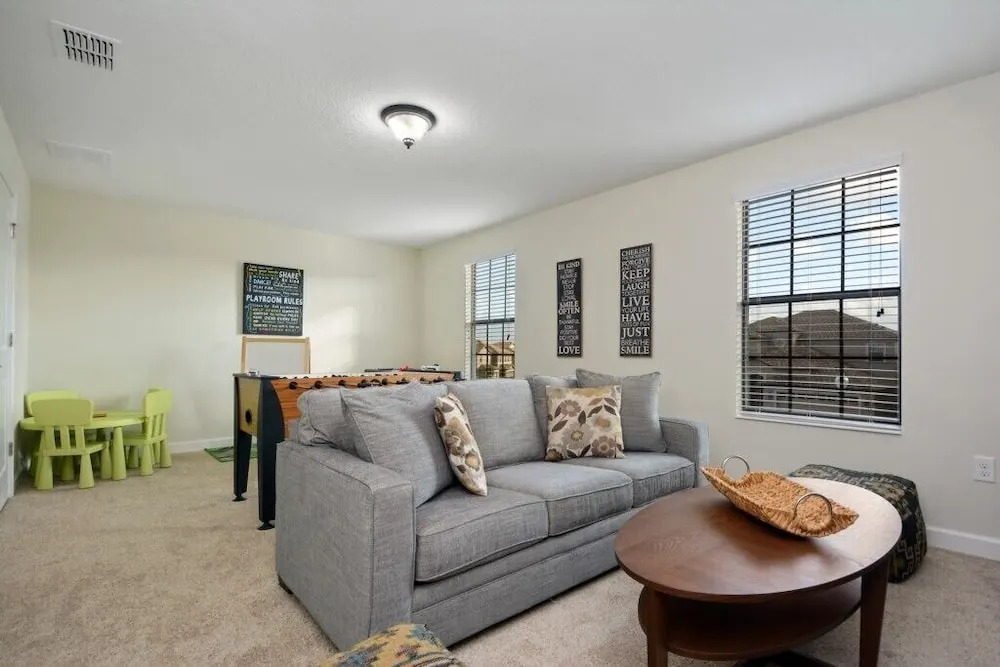 9153 Davenport - 8 Br Home
