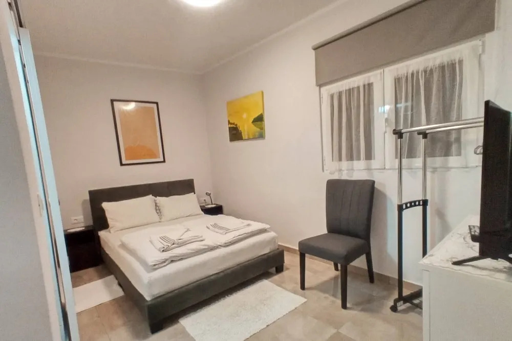 Astrinos Apt Simple, Cosy, Comfortable, Near the Beach