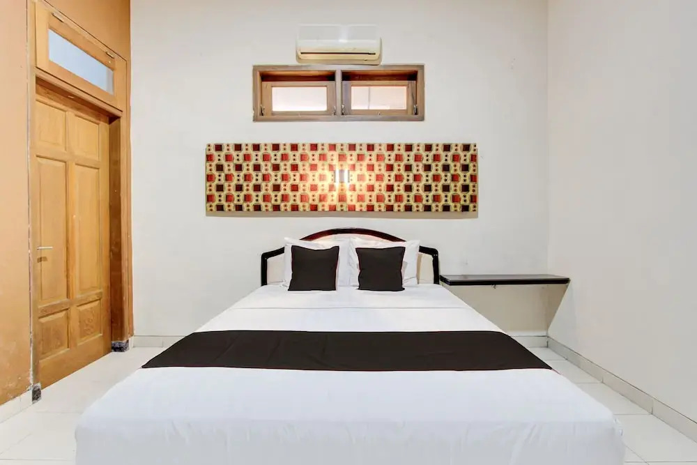 Hotel O Solo near RS JIH Solo formerly Azifa Inn