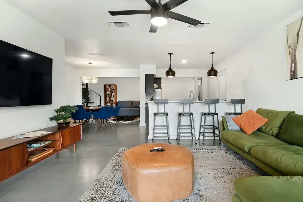 4 Bedroom Near Soco With a Private Pool & Sauna