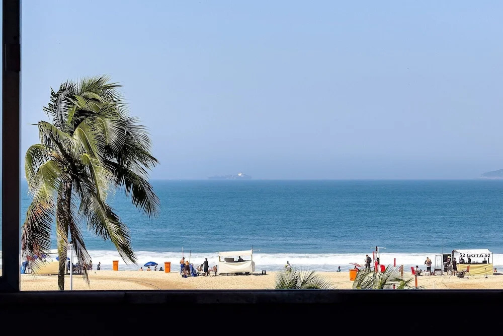 Copacabana – Av. Atlântica | 4 quartos, Vista Mar, 1 min praia de Copacabana - por Casapē Rio