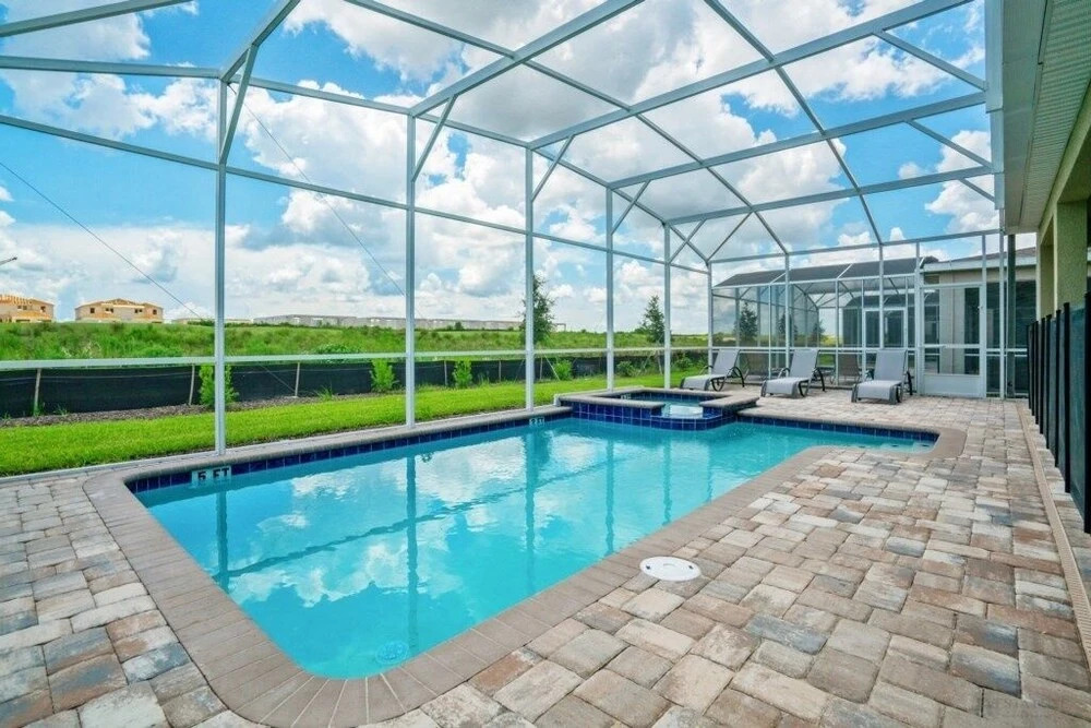Glamorous 6-Bed With Private Pool/Spa home