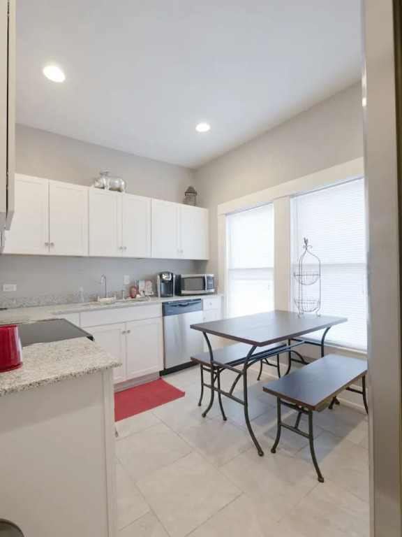Laurel Coral-Sleeps 5-Studio