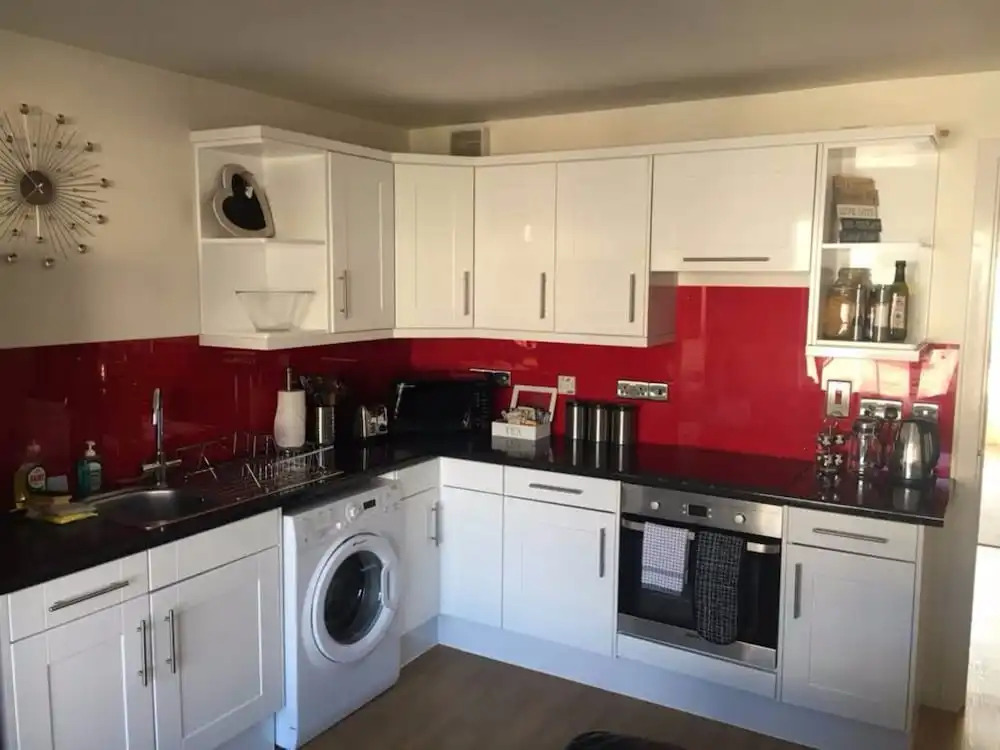 3 Bedroom Flat Near City Centre With Parking