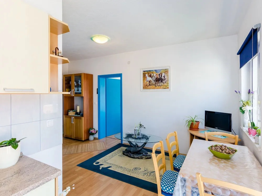 Comfortable Apartment With Amazing Seaview and Private Balcony,free Parking,wifi