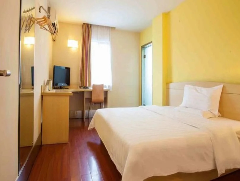 7 Days Inn Chengdu Wenjiang Passenger Transportation Center Guanghua Avenue Subway Station Branch