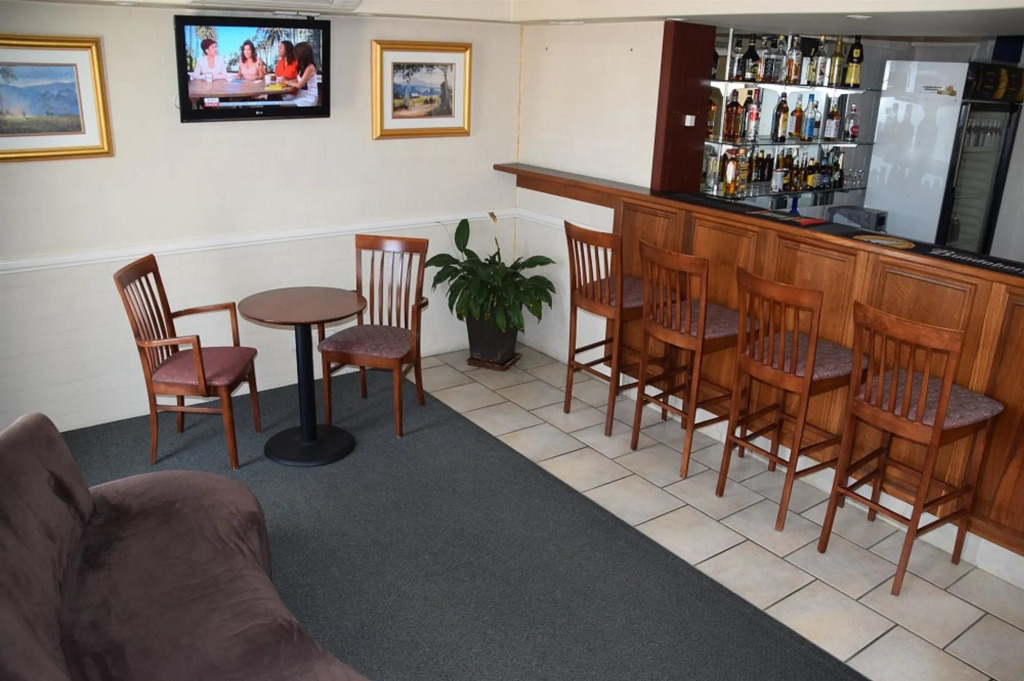 Coachmans Inn Motel