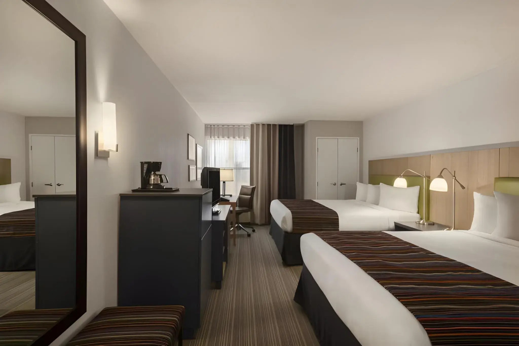 GreenTree Inn & Suites Phoenix Sky Harbor