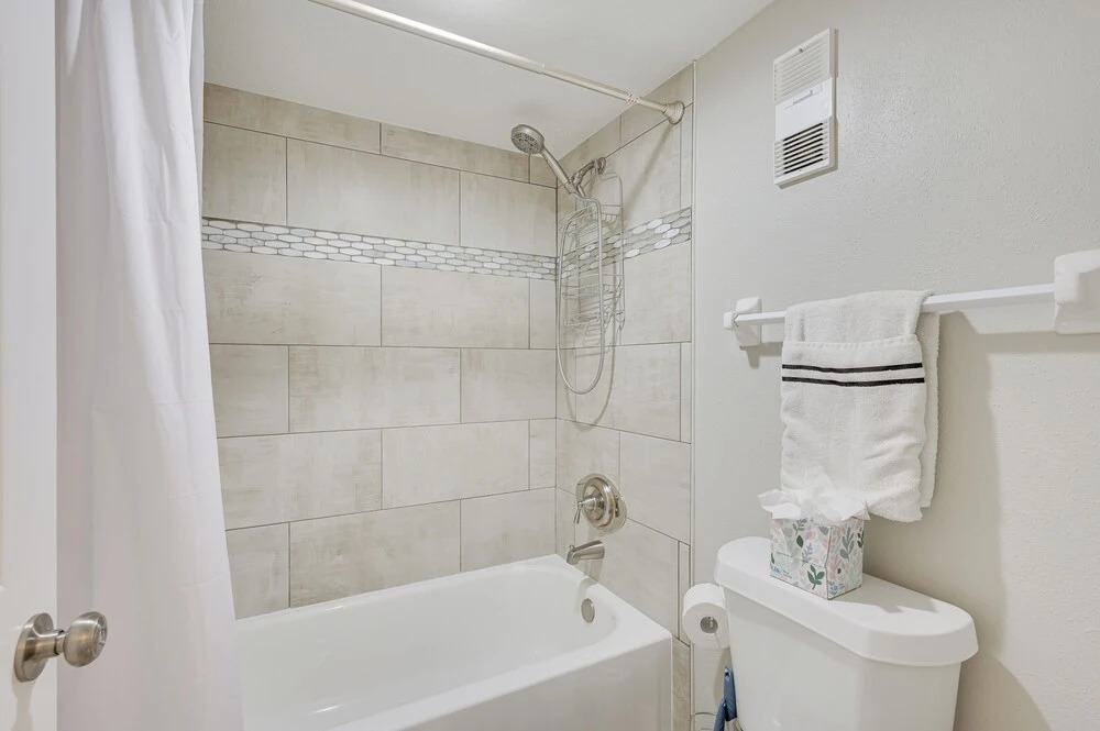 Gulf-view Balcony & Pool Access: Hudson Retreat